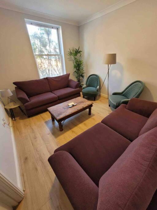 5 Bed Modern Town Centre Holiday home Cheltenham