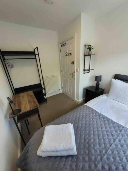 5 Bed Modern Town Centre Holiday home *